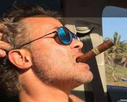 Sergio Sendel smoking